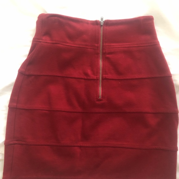 Aritzia / Talula red skirt. Size small or 4 - Picture 2 of 3